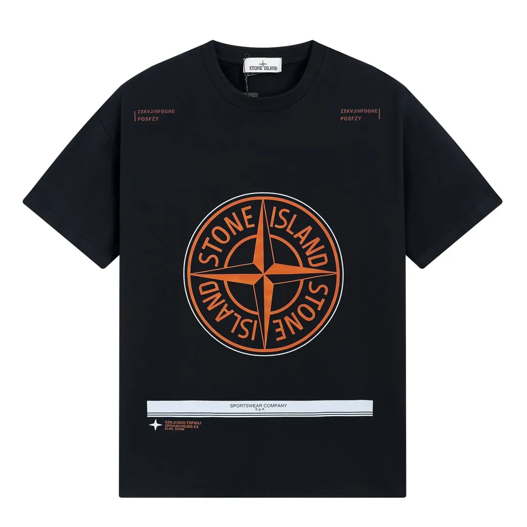W616#P110💰 [Stone lsland/Stone Island summer new short-sleeved T-shirt with big green compass print on the chest] ⚠️[Original creation, high control of details] Made of 260g combed cotton 32-count double yarn - Simple basic versatile style, original single quality, the first choice for couples. - Made in a large factory, four needles and five threads on the shoulder, neatly arranged, high quality workmanship. - Same style for men and women, very versatile, one piece for each person Details are clearly visible. Color: Black White Size: M L
